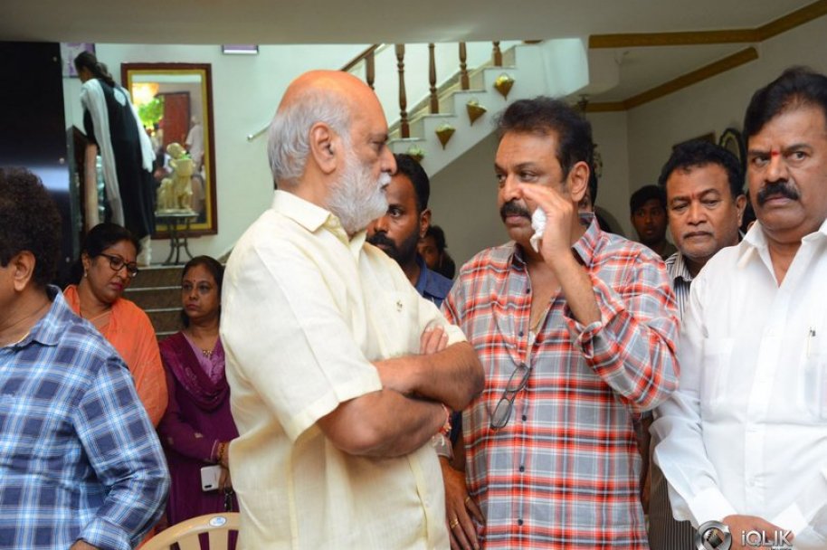 Celebrities-Pay-Homage-to-Vijaya-Nirmala-Garu